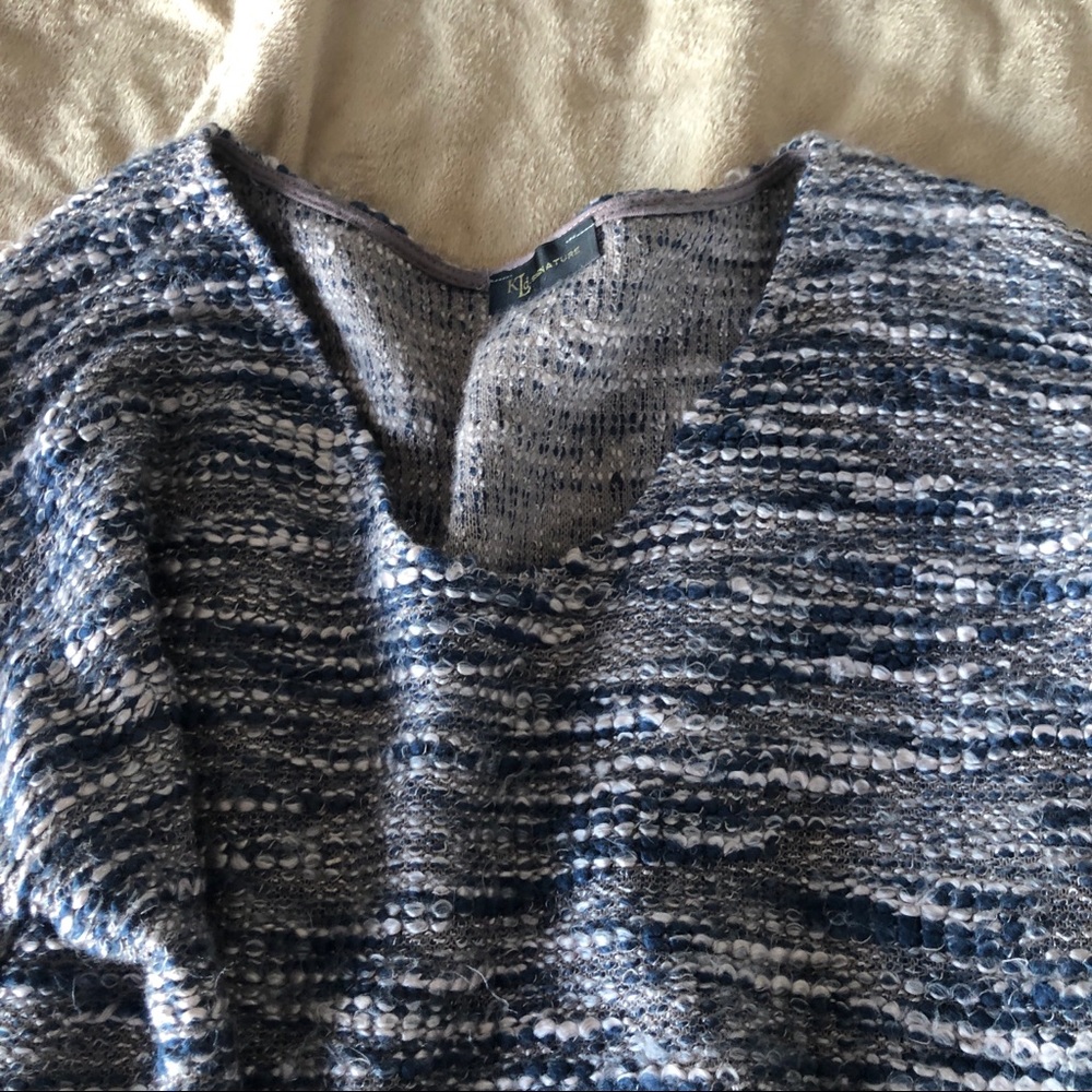 K LD Signature Ladies top pretty woven colors-blue, gray, white.Warm and comfy. - Picture 3 of 9